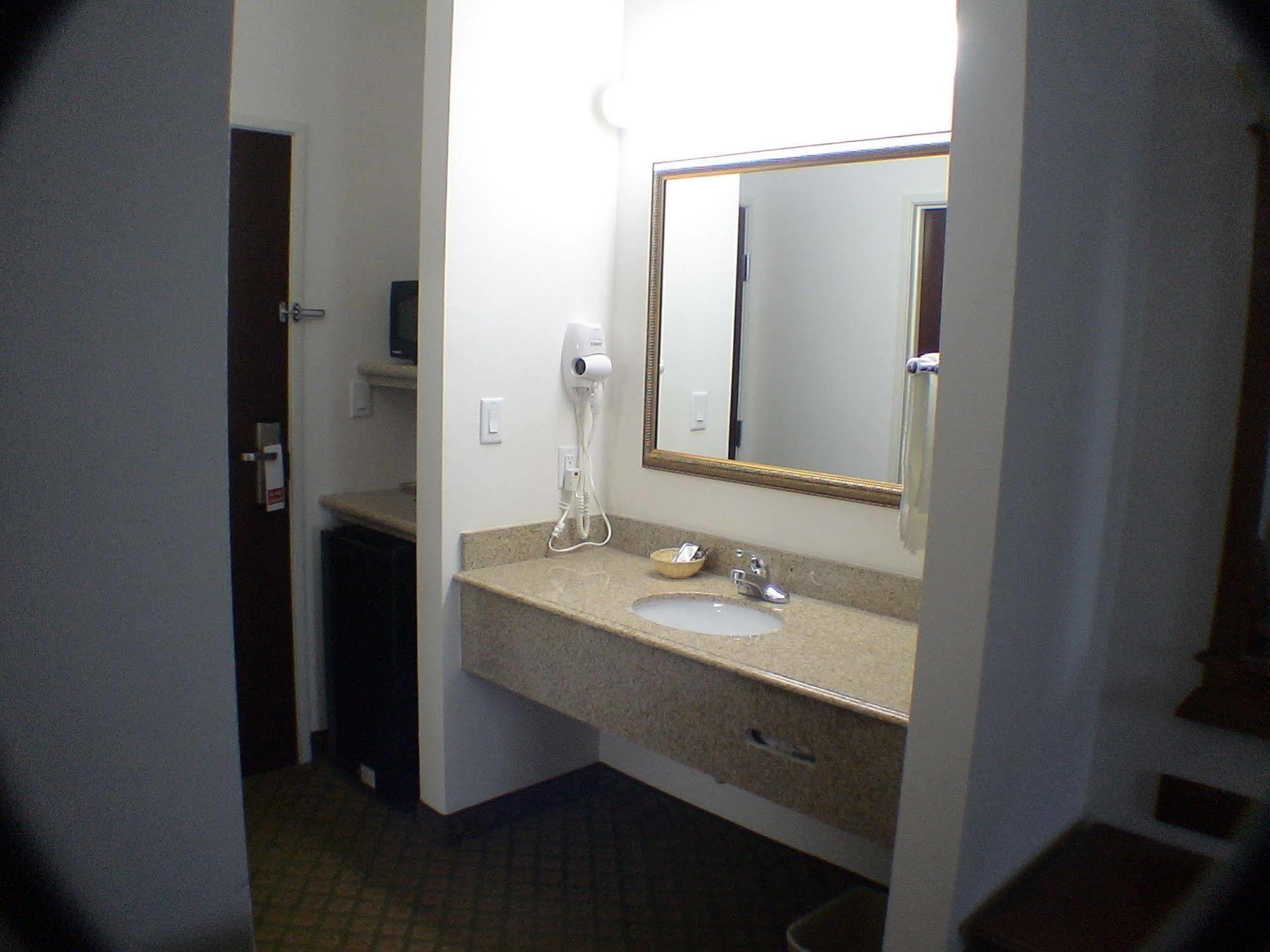 Budget Host Inn And Suites Cameron Zewnętrze zdjęcie