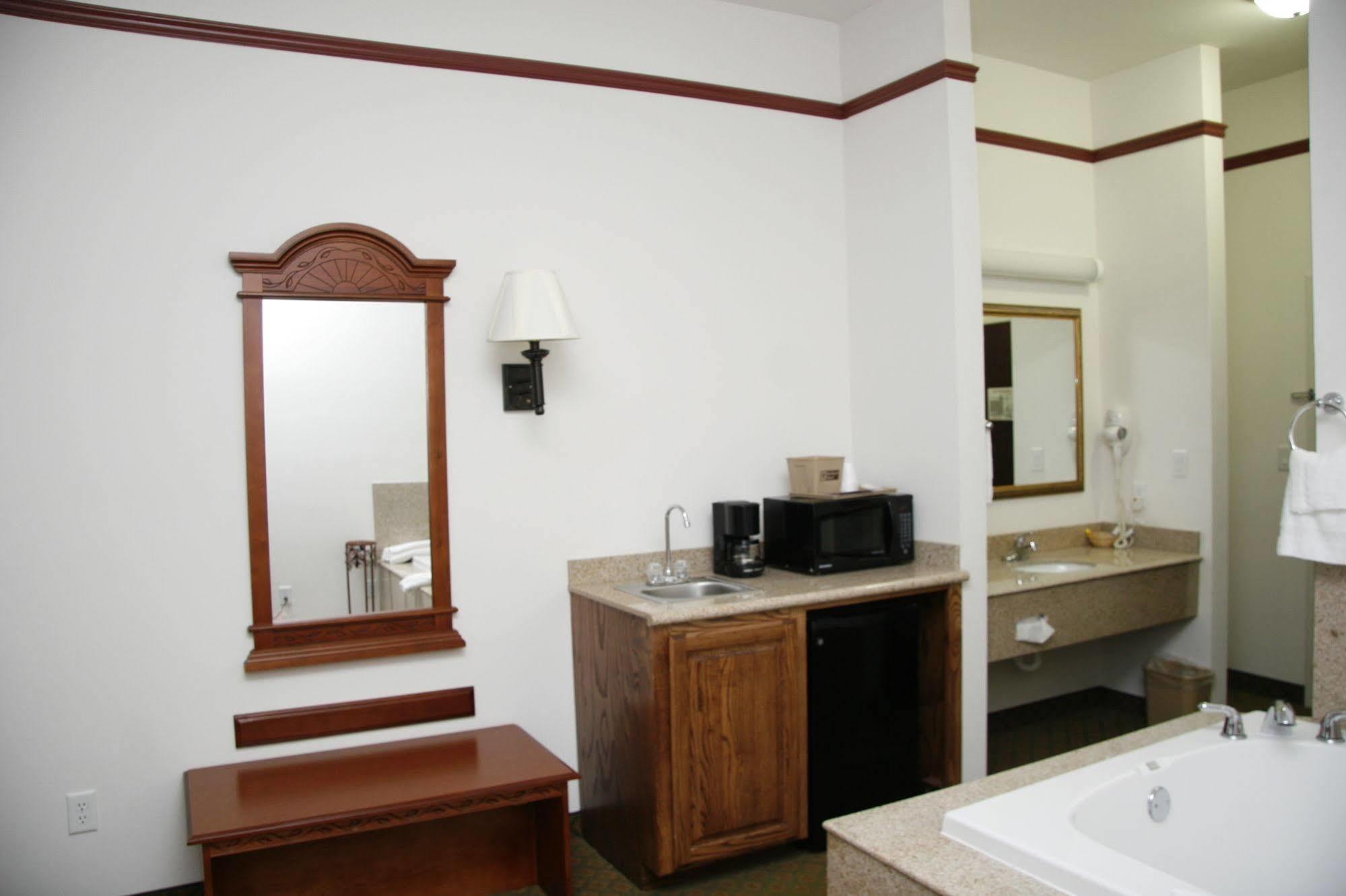 Budget Host Inn And Suites Cameron Zewnętrze zdjęcie